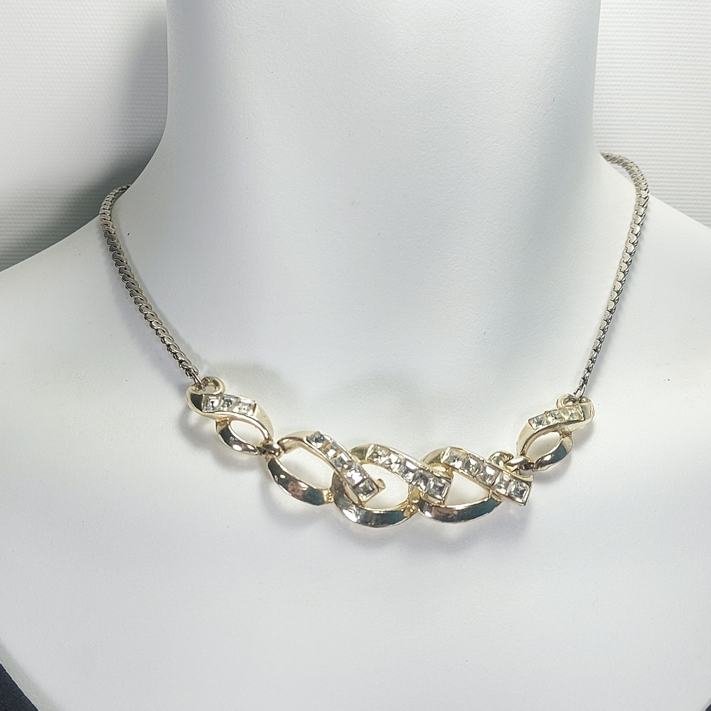 Vintage Gold Tone Rhinestone Infinity Link Necklace Interlocking Oval Chain